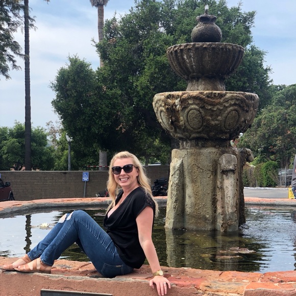 Meet your Posher, Michelle - Picture 3 of 6